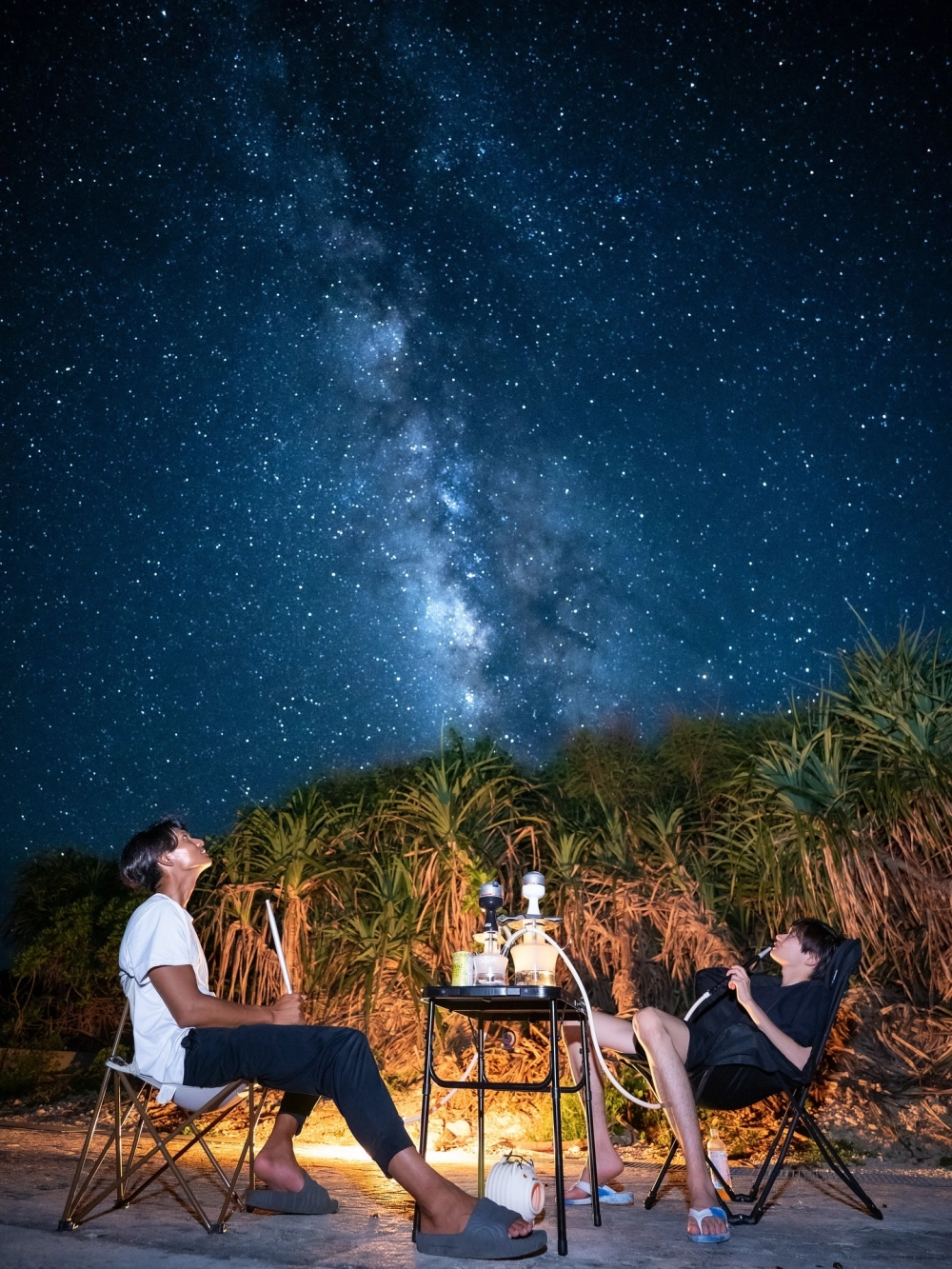 Bầu trời sao galaxy với hàng triệu ngôi sao tím biếc