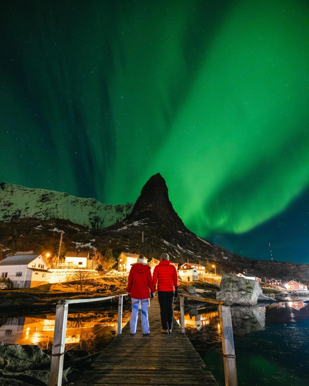Khung cảnh cực quang tại Iceland vào mùa đông lạnh giá