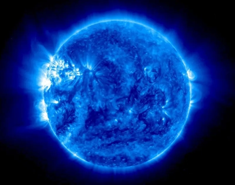 Blue sun là gì do hiệu ứng tán xạ ánh sáng