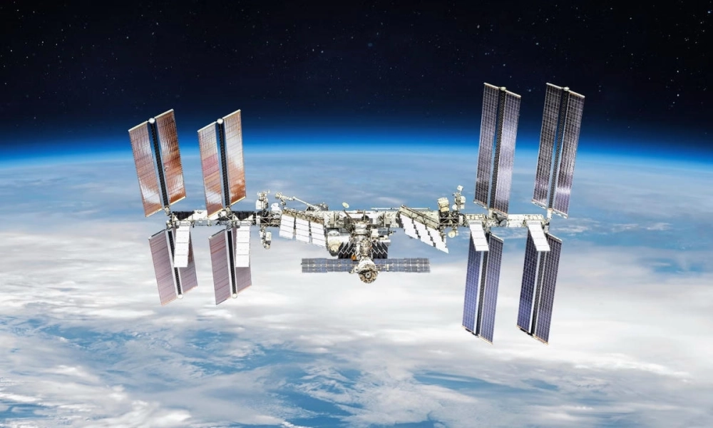 Khoảnh khắc cuộc sống của phi hành gia trên iss đang lơ lửng