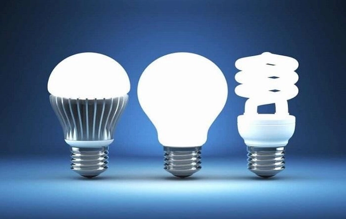 Ba bóng đèn phát sáng đại diện nguồn sáng nhân tạo