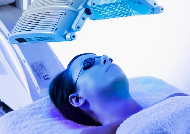 Công nghệ chiếu ánh sáng xanh lá có tác dụng gì trong điều trị da liễu 1