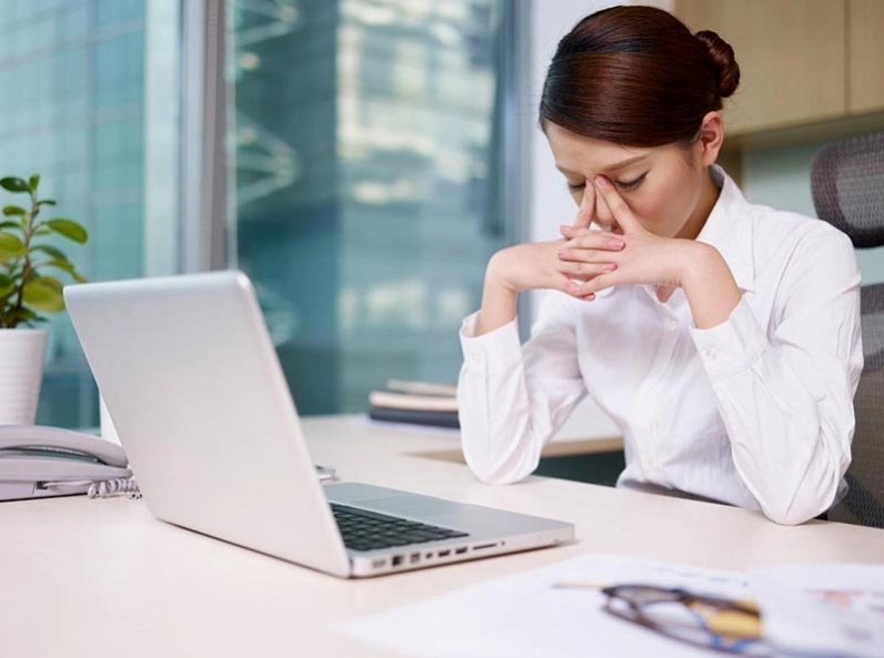 Điều chỉnh thời gian tiếp xúc với màn hình máy tính để mắt thư giãn