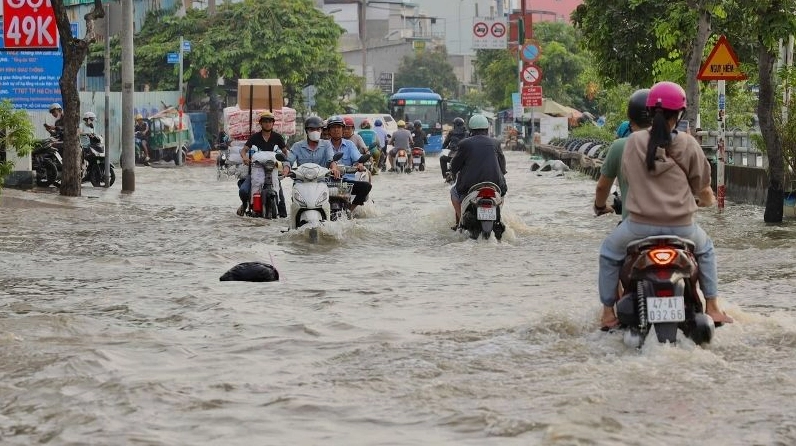 Hiện tượng triều cường với mực nước biển dâng cao bất thường trong chu kỳ thủy triều
