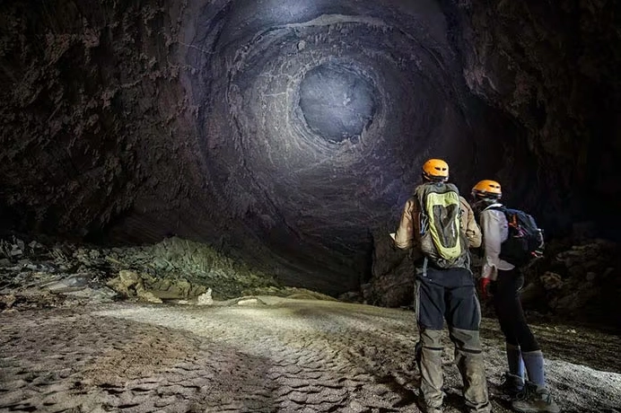 Hình ảnh thám hiểm Hang Tiên 3N2Đ kỳ bí