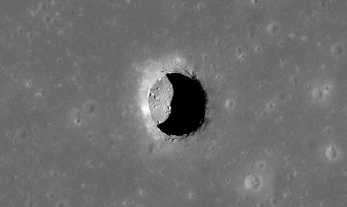 Hố trũng vùng Mare Tranquillitatis trên mặt trăng