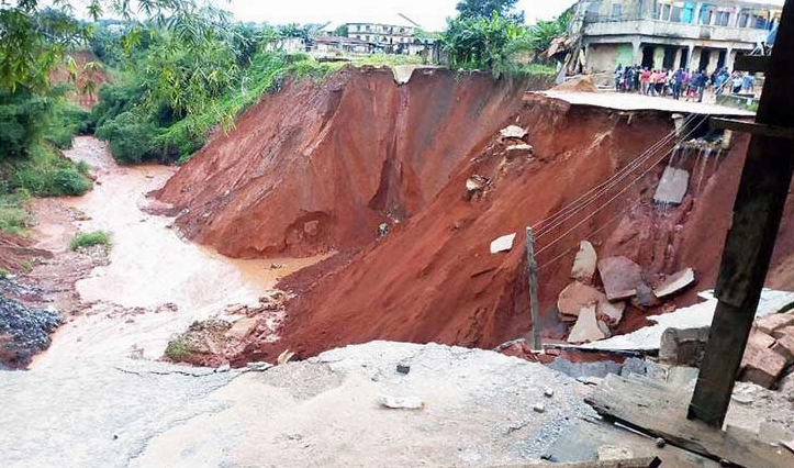 Xói mòn đất nghiêm trọng ở Nigeria với địa hình bị bào mòn sâu